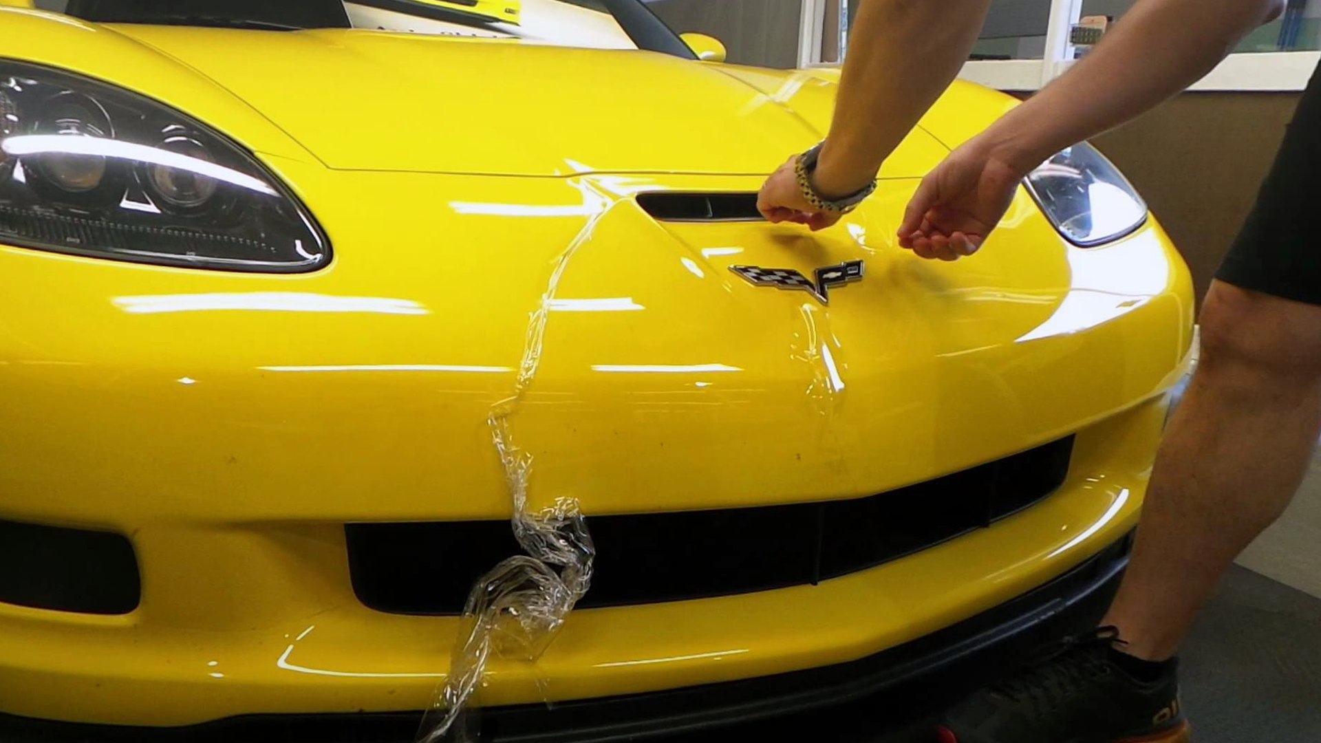 bronirovanie-avtomobilya-zaschitnoj-poliuretanovoj-plenkoj